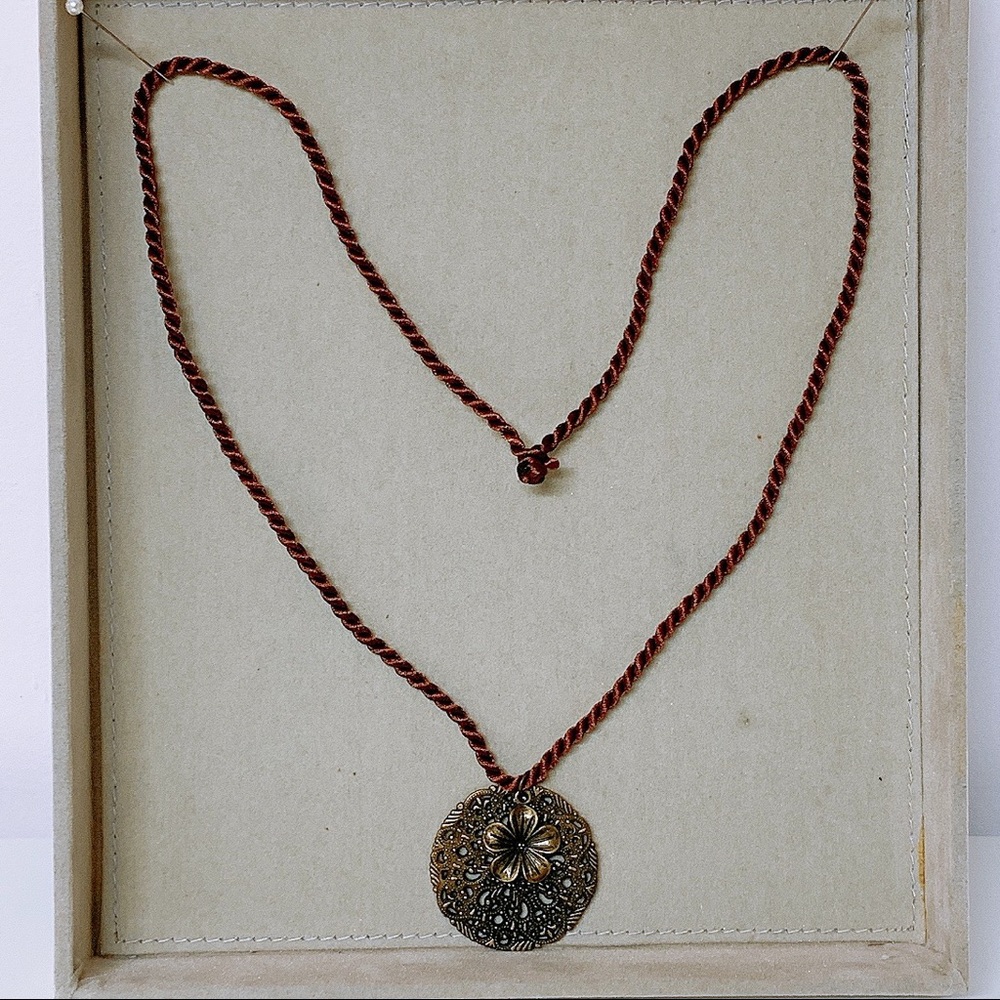 Circle flower charm handmade necklace